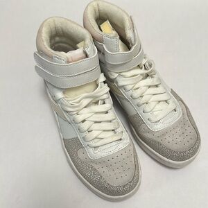 UNIQUE DIADORA SNEAKS!